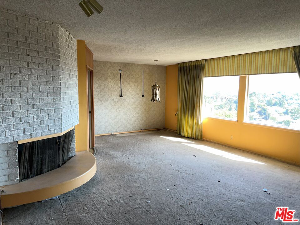 3632 Amesbury Road Los Angeles, CA 90027 - Photo 2 of 12