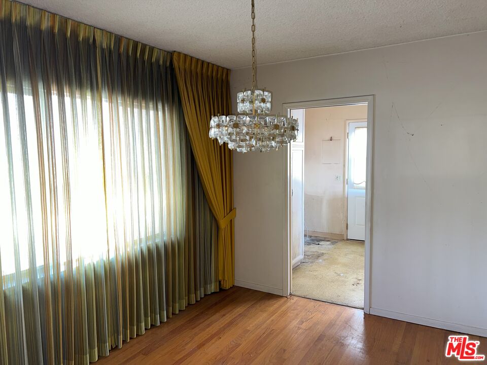 3632 Amesbury Road Los Angeles, CA 90027 - Photo 3 of 12