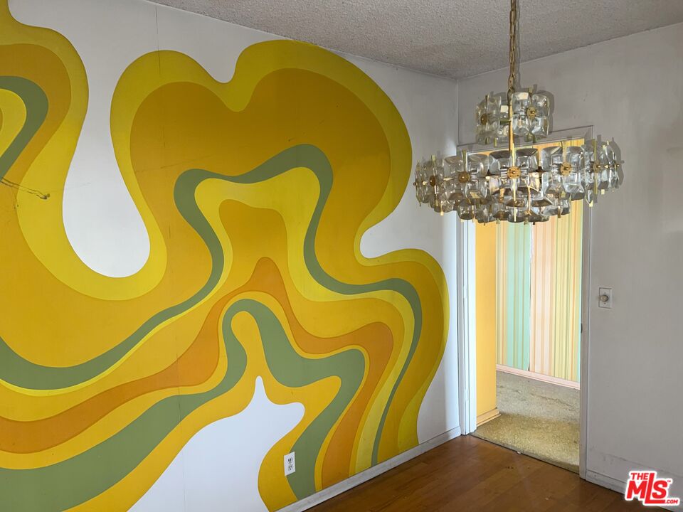 3632 Amesbury Road Los Angeles, CA 90027 - Photo 4 of 12