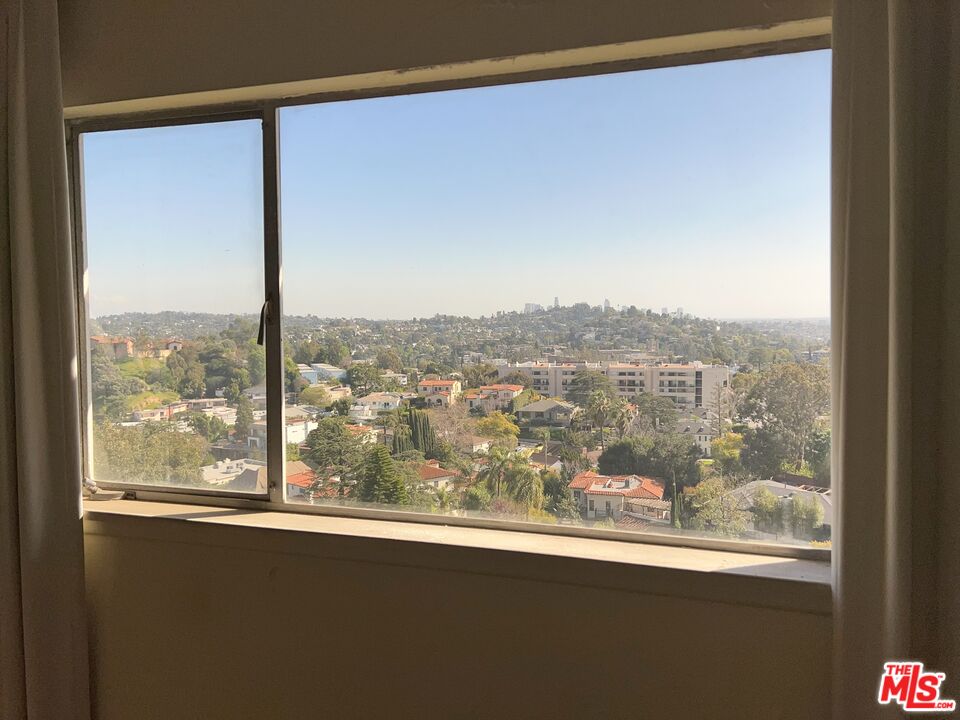 3632 Amesbury Road Los Angeles, CA 90027 - Photo 6 of 12