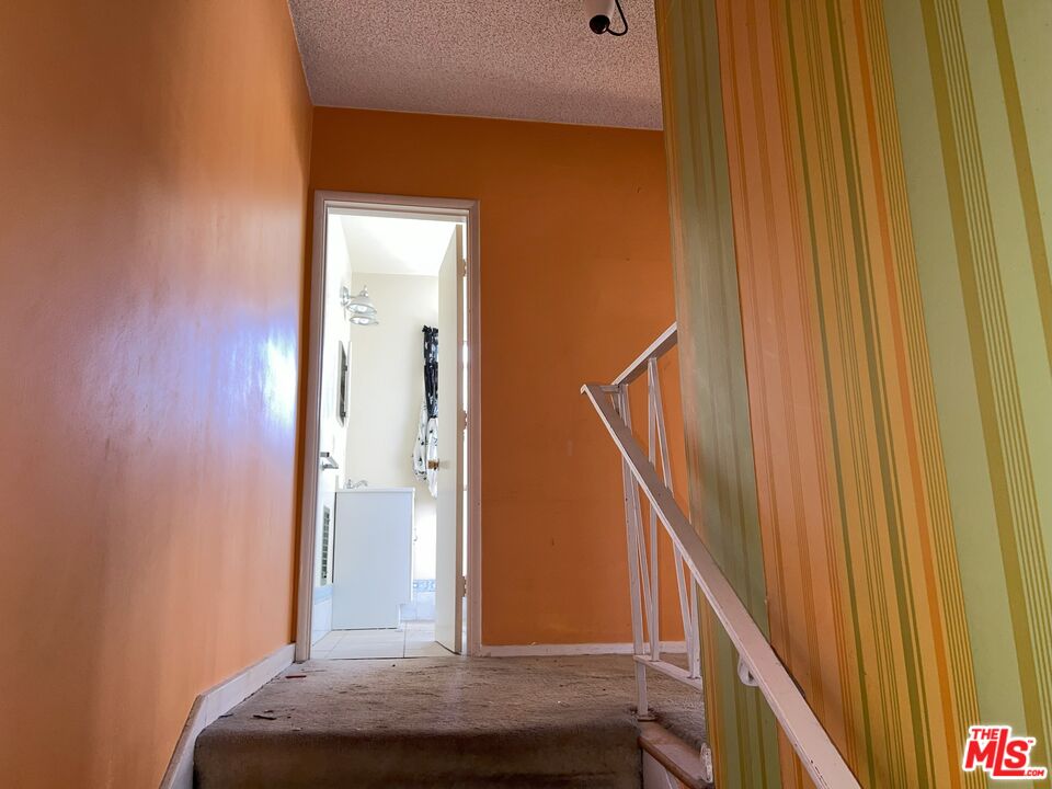 3632 Amesbury Road Los Angeles, CA 90027 - Photo 7 of 12