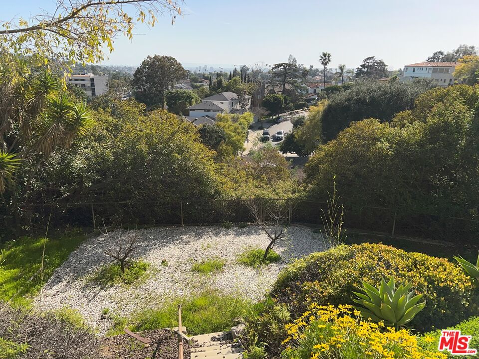 3632 Amesbury Road Los Angeles, CA 90027 - Photo 8 of 12