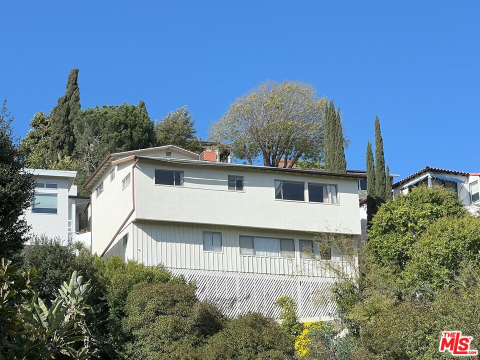 3632 Amesbury Road Los Angeles, CA 90027 - Photo 9 of 12