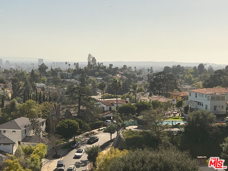 3632 Amesbury Road Los Angeles, CA 90027 - Photo 10 of 12