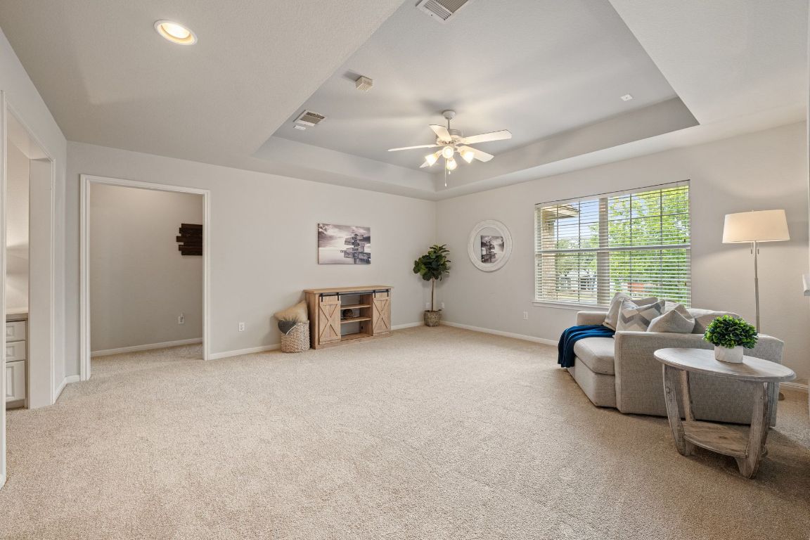 3209 Indigo Waters Drive Austin, TX 78732 - Photo 21 of 40 a living room with furniture