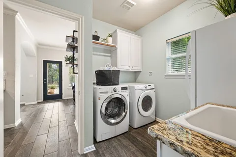 a view of entryway with washer and dryer