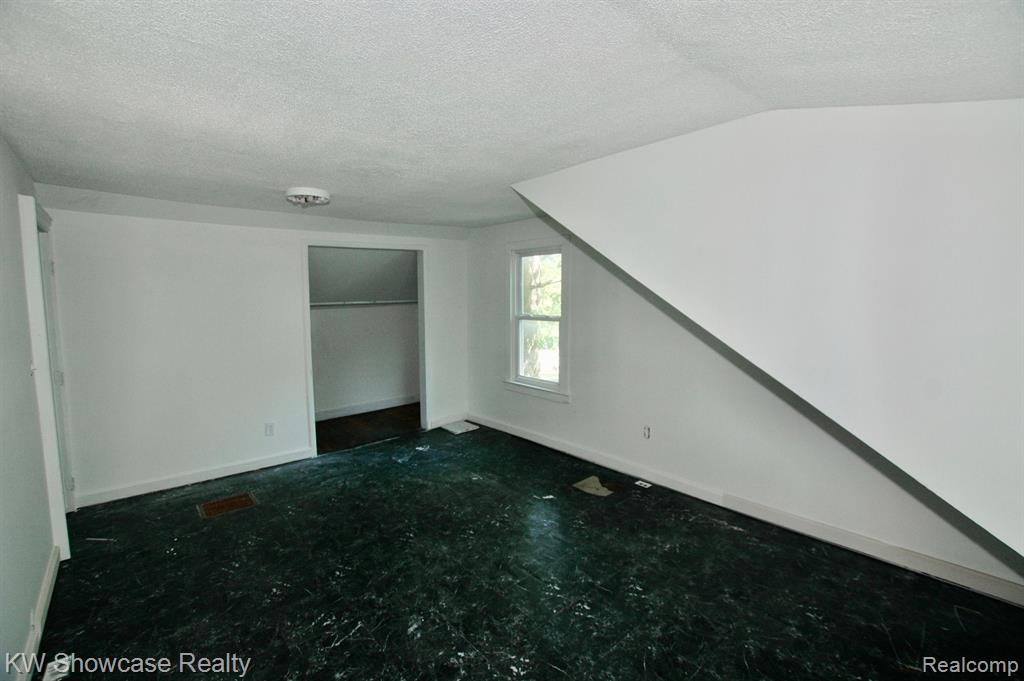 6673 Windiate Road Waterford, MI 48329 - Photo 17 of 41