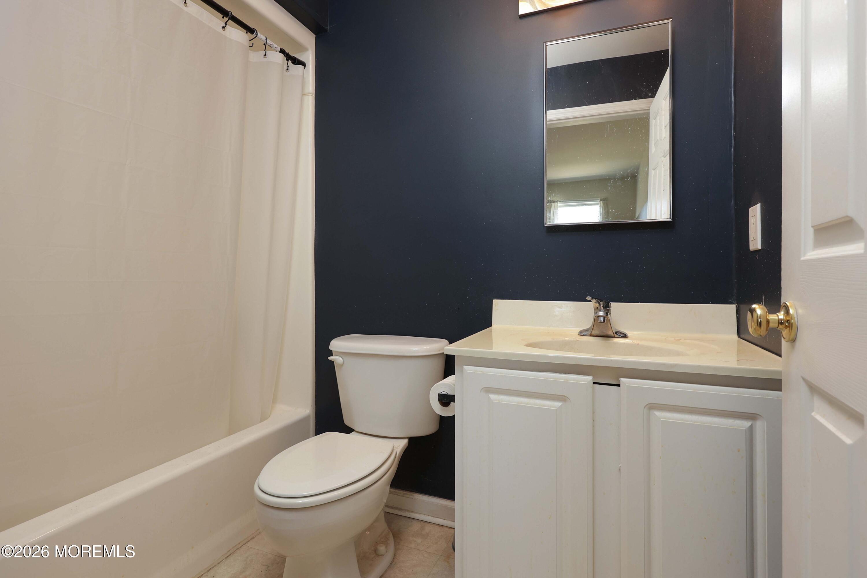 96 Atrium Drive Brick, NJ 08723 - Photo 19 of 39 a bathroom with a toilet a sink and mirror