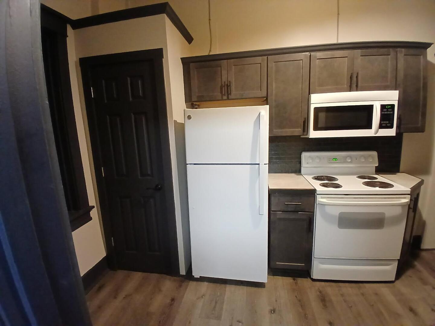 1818 4th Street, Unit 2 Peru, IL 61354 - Photo 4 of 13 a utility room with washer and dryer