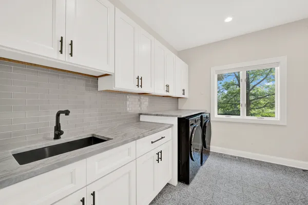 $2,349,000 | 5 South Meadow Court, South Barrington, IL 60010