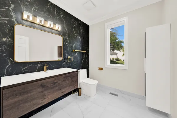 $2,349,000 | 5 South Meadow Court, South Barrington, IL 60010