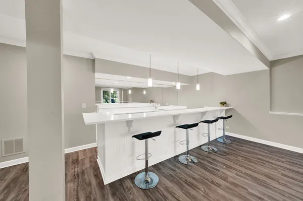 $2,349,000 | 5 South Meadow Court, South Barrington, IL 60010