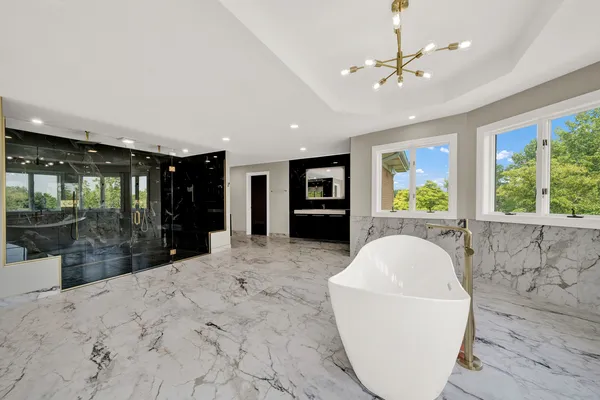 $2,349,000 | 5 South Meadow Court, South Barrington, IL 60010