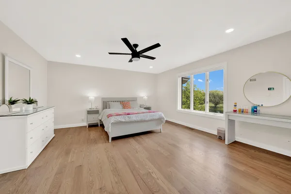 $2,349,000 | 5 South Meadow Court, South Barrington, IL 60010