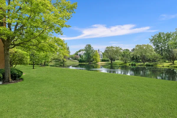 $2,349,000 | 5 South Meadow Court, South Barrington, IL 60010