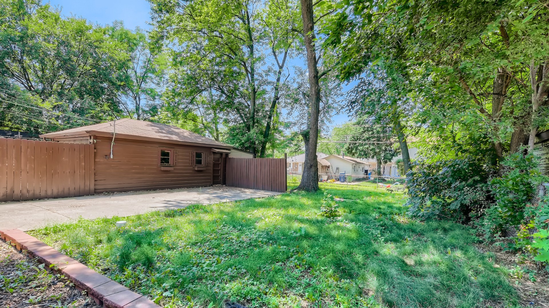 10718 South Pulaski Road Oak Lawn, IL 60453 - Photo 27 of 28 a backyard of a house with lots of green space