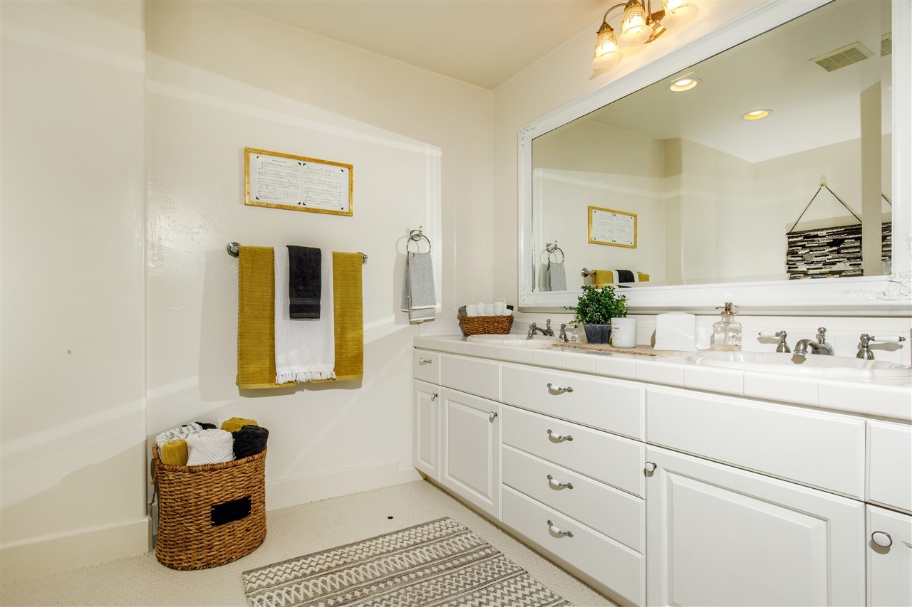 1497 Crest Drive Encinitas, CA 92024 - Photo 19 of 25