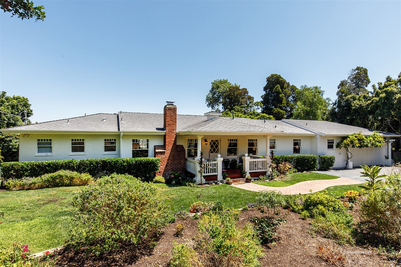 1497 Crest Drive Encinitas, CA 92024 - Photo 4 of 25