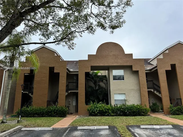 $1,850 | 665 Southwest 113th Way, Unit 665, Pembroke Pines, FL 33025