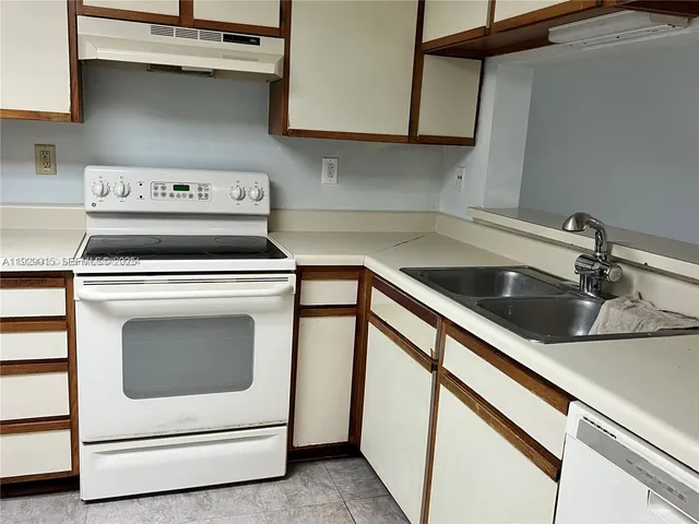 $1,850 | 665 Southwest 113th Way, Unit 665, Pembroke Pines, FL 33025