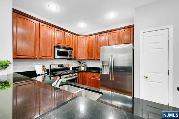 $3,500 | 106 Rock Creek Drive, Unit T211, Clifton, NJ 07014