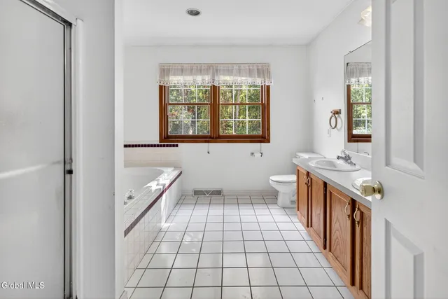 $579,900 | 31 Torrey Pines, Clifton Park, NY 12065