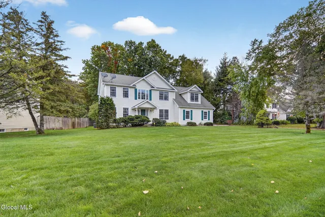 $579,900 | 31 Torrey Pines, Clifton Park, NY 12065