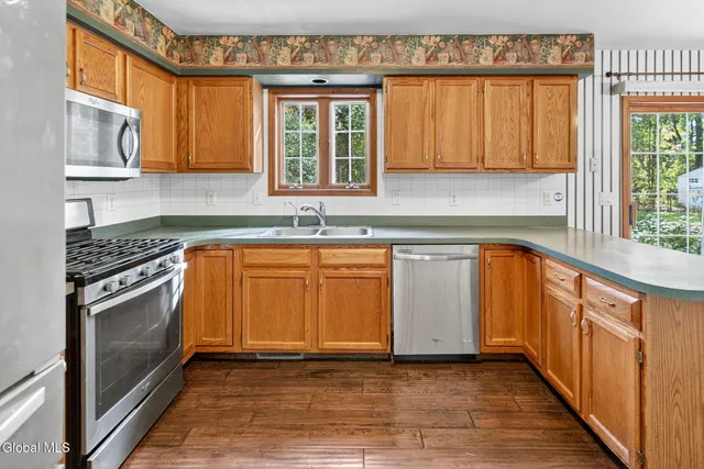 $579,900 | 31 Torrey Pines, Clifton Park, NY 12065