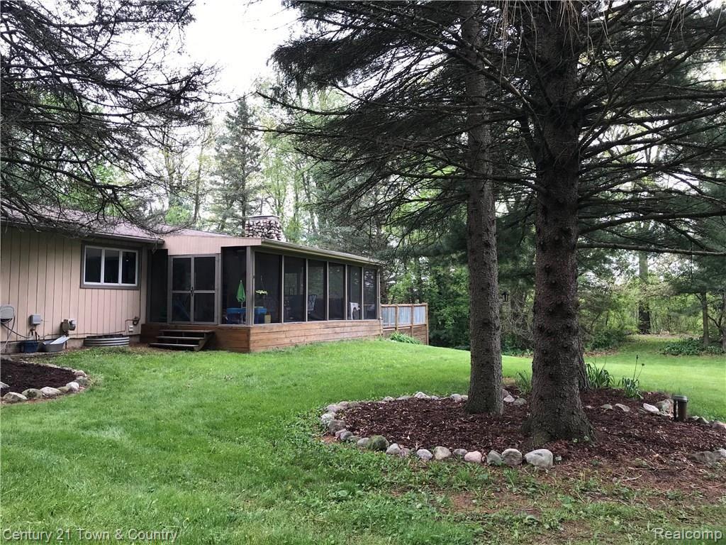 299 North Baldwin Road Oxford, MI 48371 - Photo 2 of 33 BACK YARD SCREENED IN PORCH