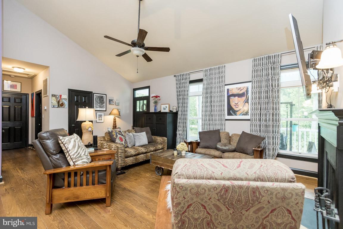 10115 Alum Springs Road Culpeper, VA 22701 - Photo 18 of 30 Living Room