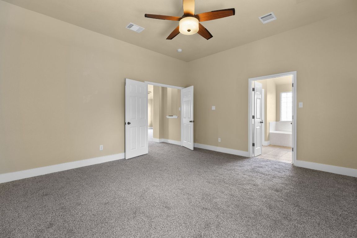 10128 Channel Island Drive Austin, TX 78747 - Photo 16 of 39 an empty room with closet and a ceiling fan