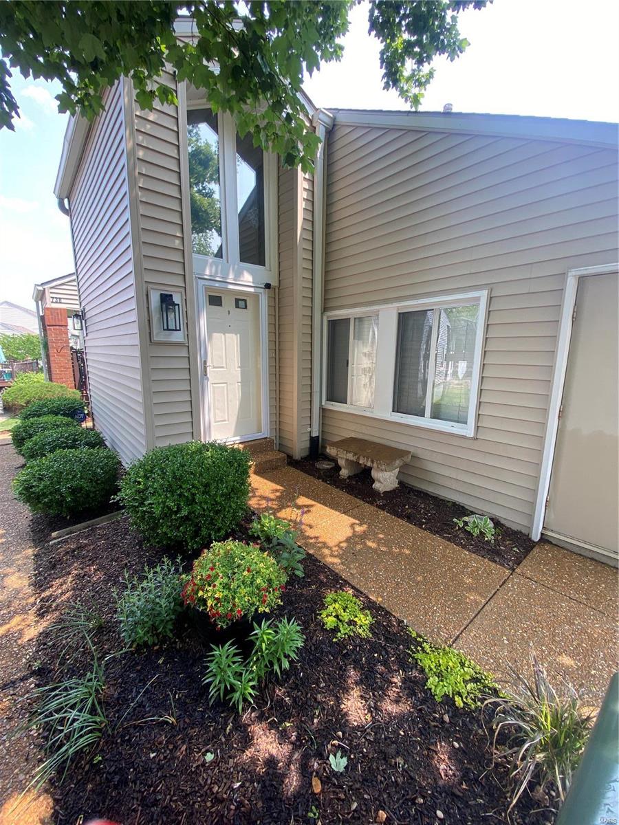 736 Ridgeview Cir Lane Ballwin, MO 63021 - Photo 1 of 36 Gallery Image 1