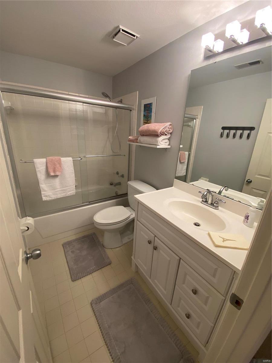 736 Ridgeview Cir Lane Ballwin, MO 63021 - Photo 12 of 36 Gallery Image 12
