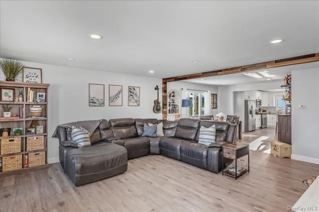 $799,000 | 815 South 4th Street, Lindenhurst, NY 11757