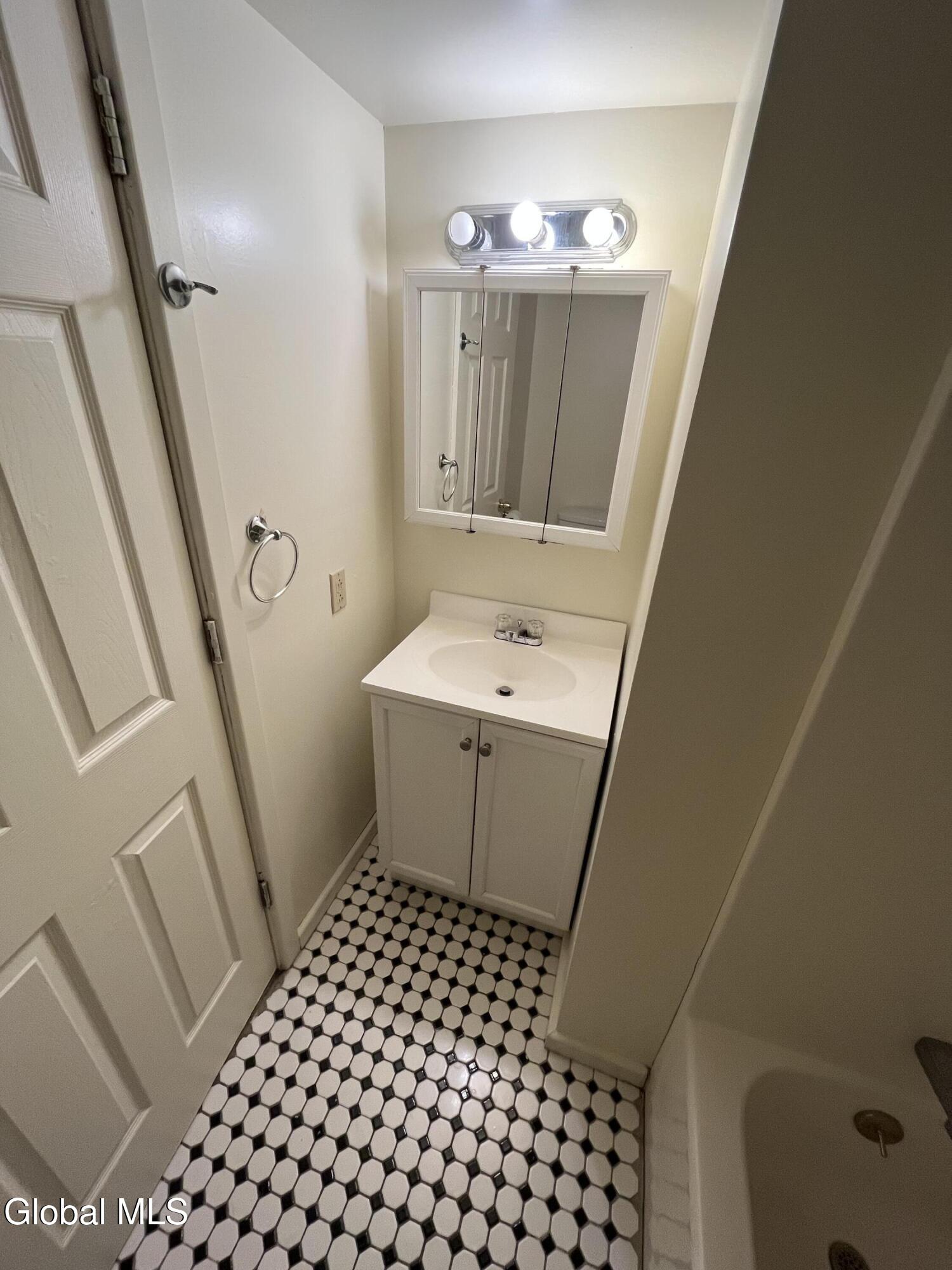 150 4th Street, Unit 10 Troy, NY 12180 - Photo 9 of 15 Bathroom