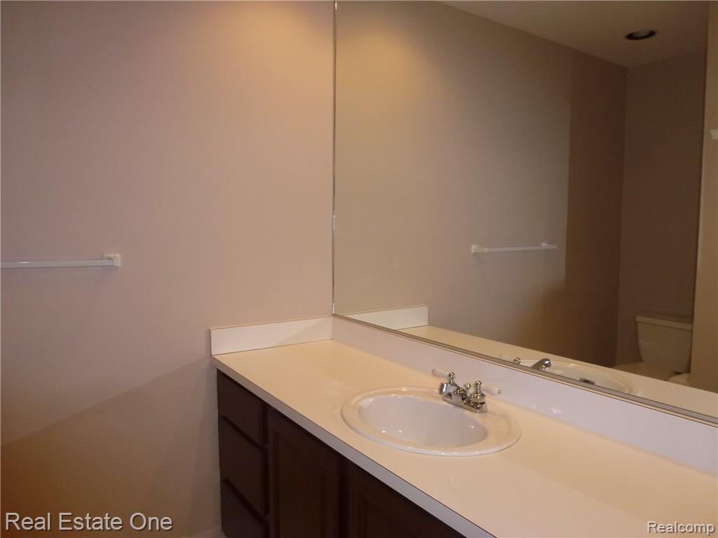 2178 London Bridge Drive, Unit 40 Rochester Hills, MI 48307 - Photo 14 of 31