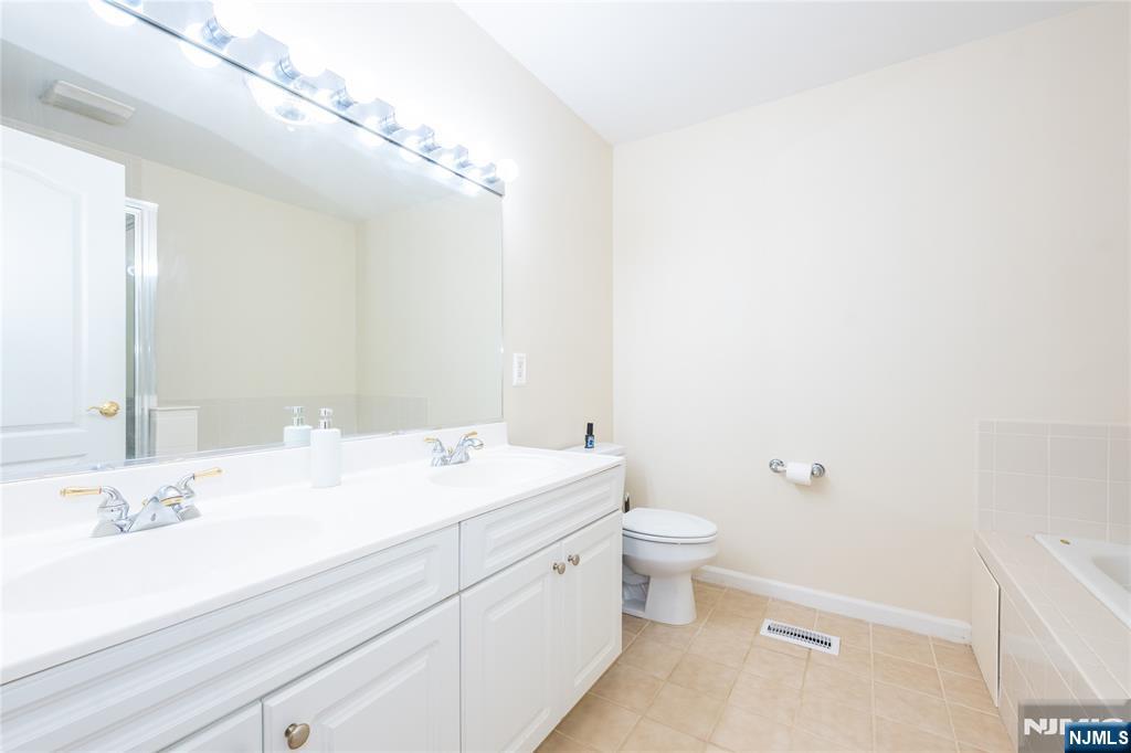 30-08 Federal Hill Road, Unit 8 Pompton Lakes, NJ 07442 - Photo 29 of 34