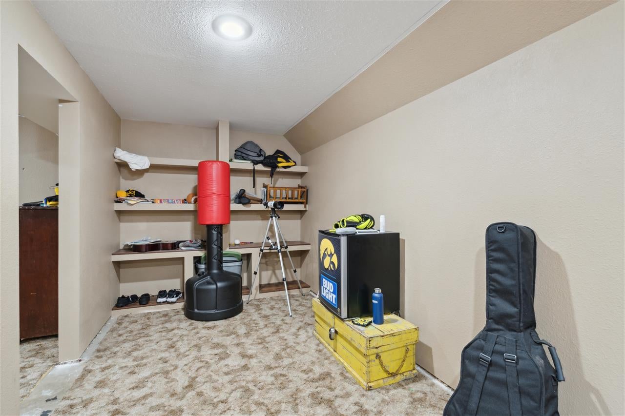1026 Eisenhower Road Hiawatha, IA 52233 - Photo 17 of 29 Gallery Image 17