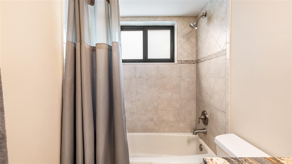 18337 104th Terrace South Boca Raton, FL 33498 - Photo 14 of 18 Tub & Shower