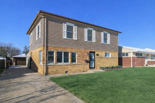 $575,000 | 8300 North Harlem Avenue, Niles, IL 60714