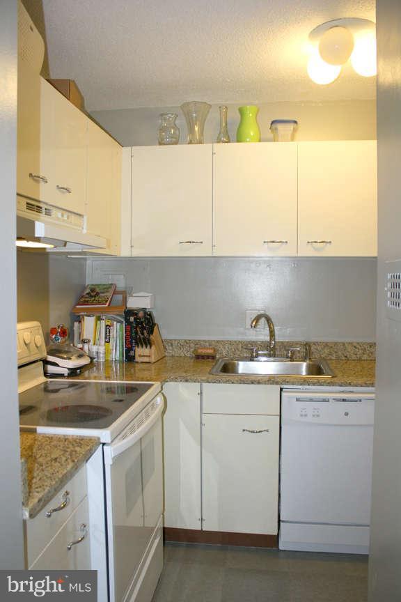 1800 R Street Northwest, Unit 604 Washington, DC 20009 - Photo 6 of 21 Kitchen