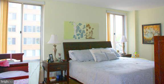 1800 R Street Northwest, Unit 604 Washington, DC 20009 - Photo 8 of 21 A HUGE Bedroom