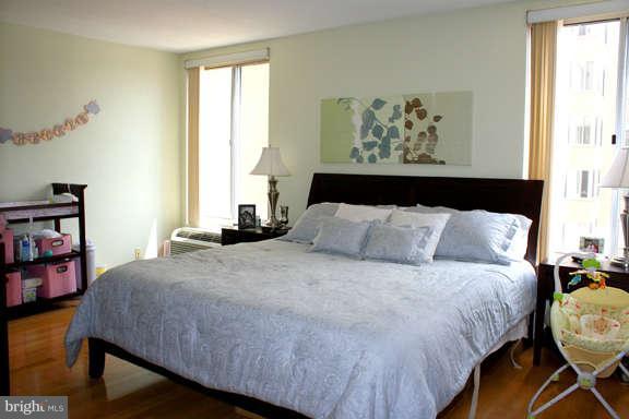 1800 R Street Northwest, Unit 604 Washington, DC 20009 - Photo 9 of 21 More of the bedroom with great Southern light