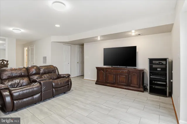 $1,000,000 | 43004 Battery Point Place, Leesburg, VA 20176