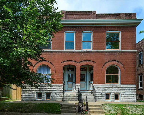 $370,000 | 3435 Oregon Avenue, St. Louis, MO 63118