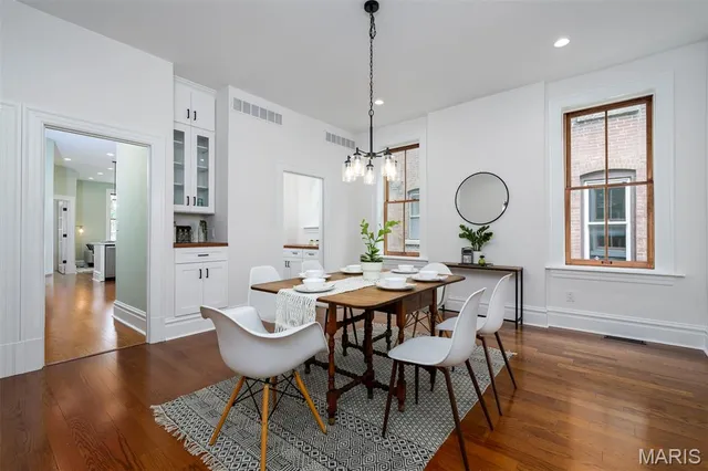 $370,000 | 3435 Oregon Avenue, St. Louis, MO 63118