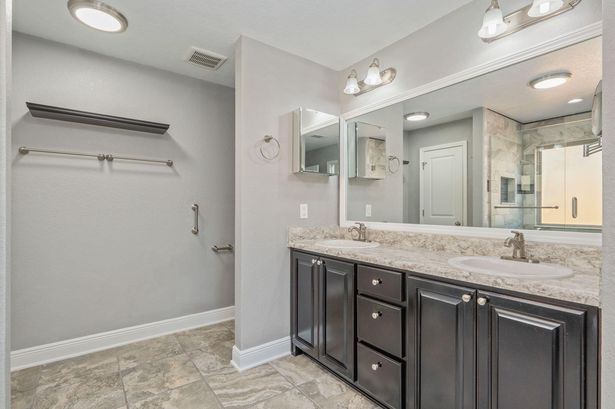 6223 Ithaca Street Milton, FL 32570 - Photo 22 of 43 Bathroom