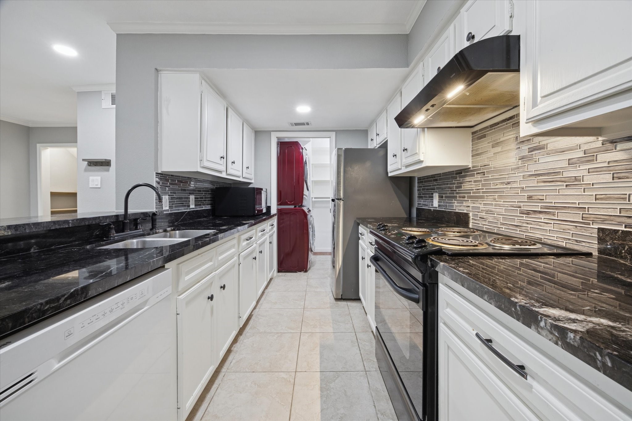 11811 Algonquin Drive Houston, TX 77089 - Photo 4 of 11 a kitchen with granite countertop a sink stainless steel appliances and cabinets