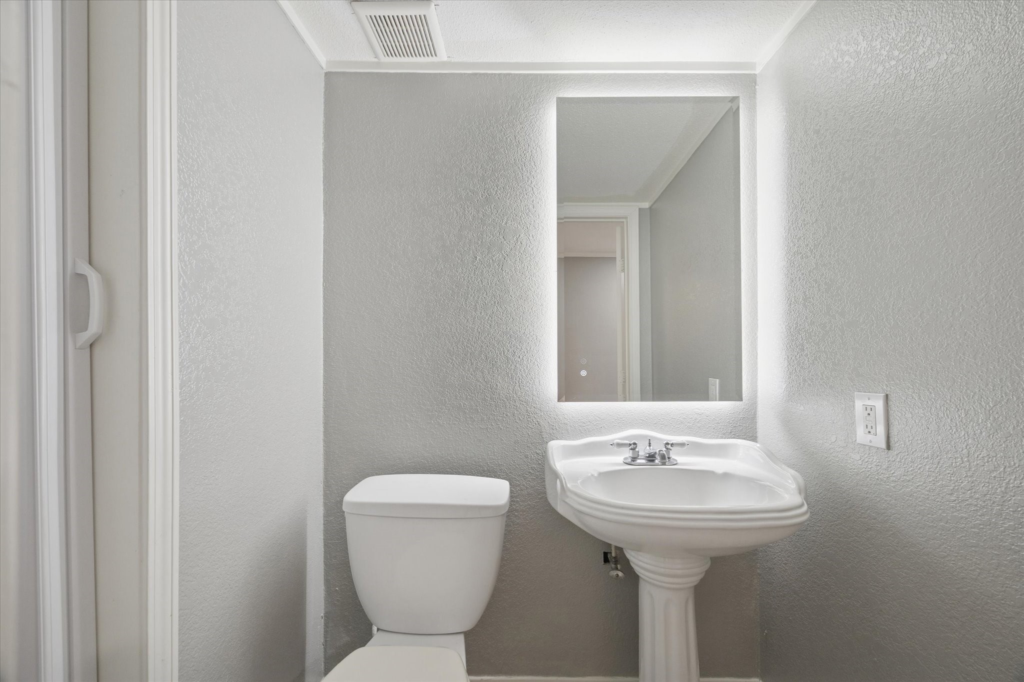 11811 Algonquin Drive Houston, TX 77089 - Photo 5 of 11 a bathroom with a sink and toilet