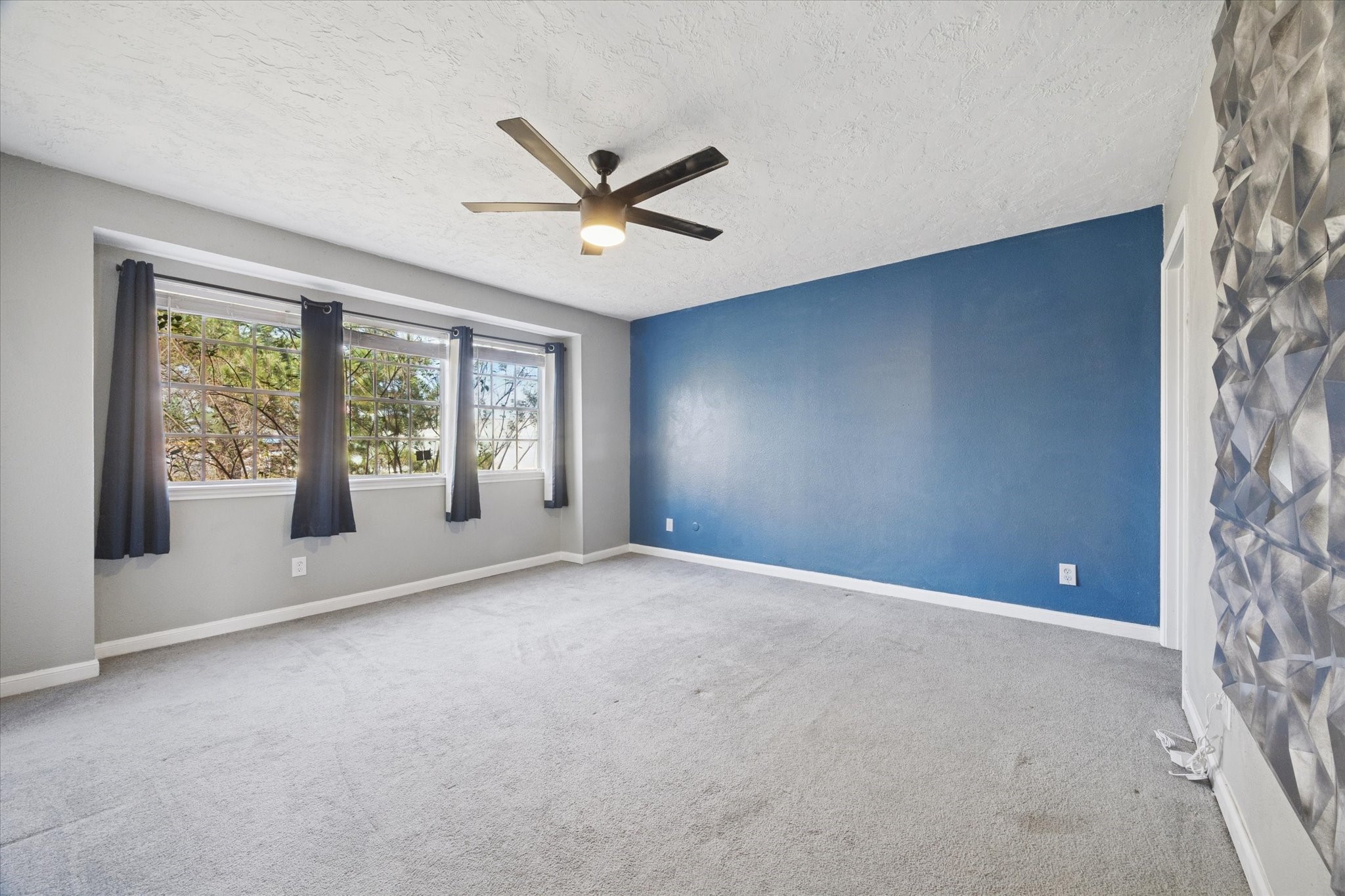 11811 Algonquin Drive Houston, TX 77089 - Photo 6 of 11 a view of an empty room with a window